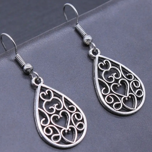 NEW Vintage Bolo Alloy Heart Filigree Drop & Dangle Earrings - Picture 1 of 7